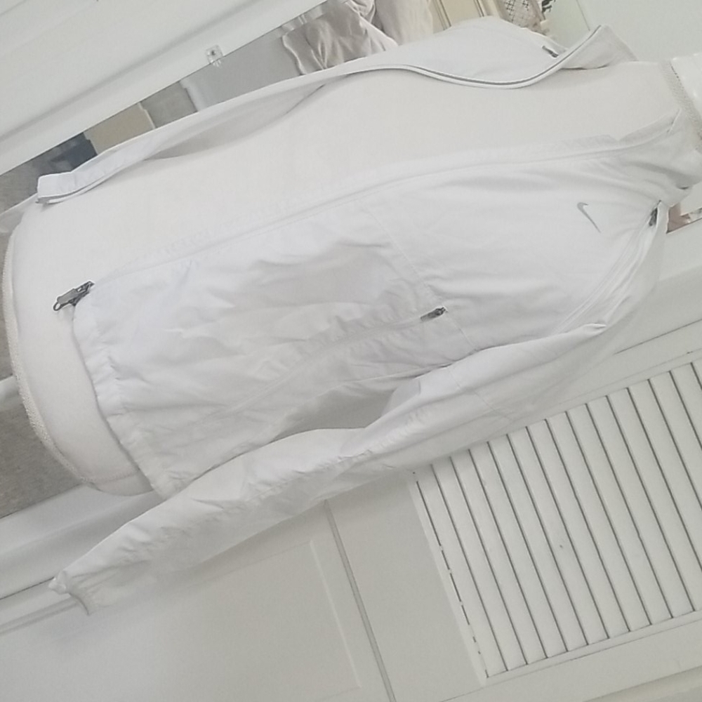 Nike white light jacket with removable sleeves xs